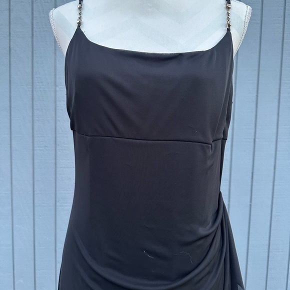 Elegant Black Evening Dress - Picture 4 of 11